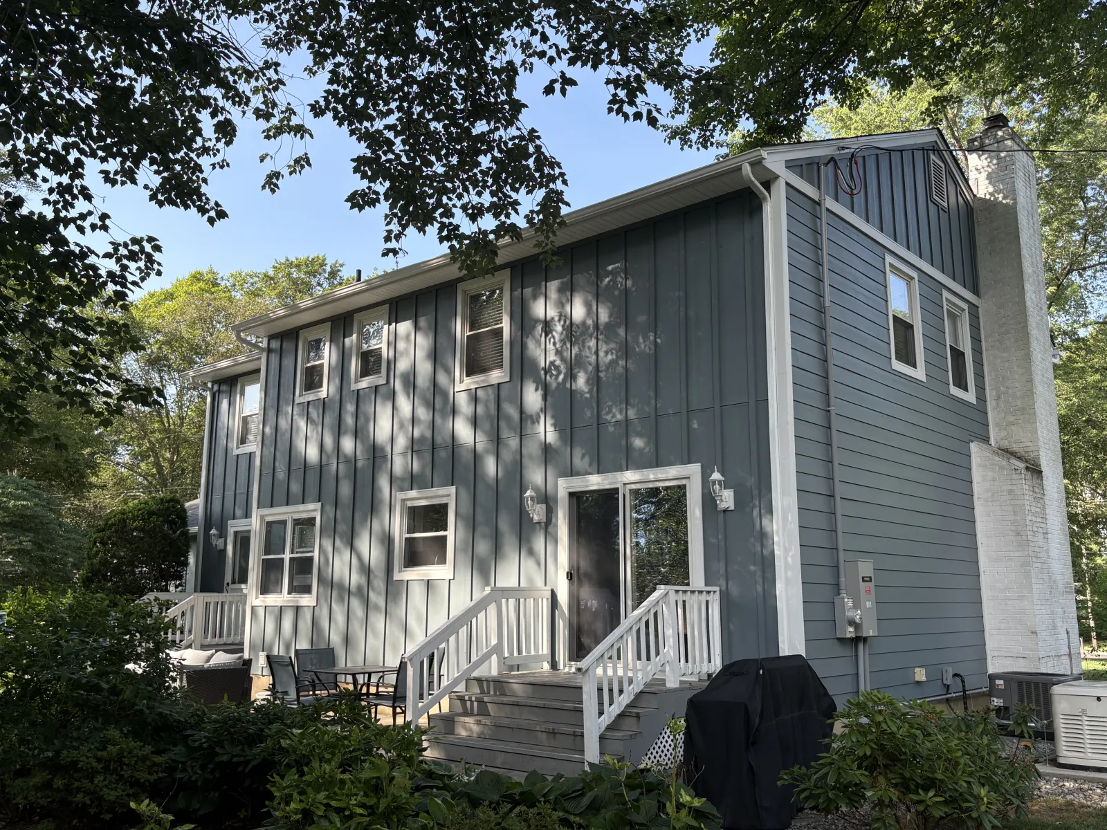 James Hardie fiber cement siding on the front elevation of a Freehold, NJ colonial